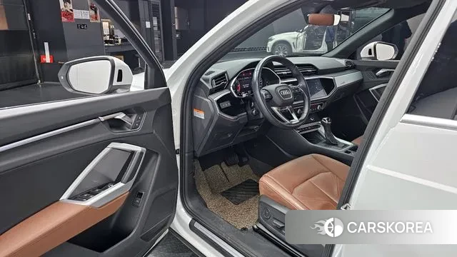 Audi Q3 (F3) 2020 Белый из Кореи, фото 2