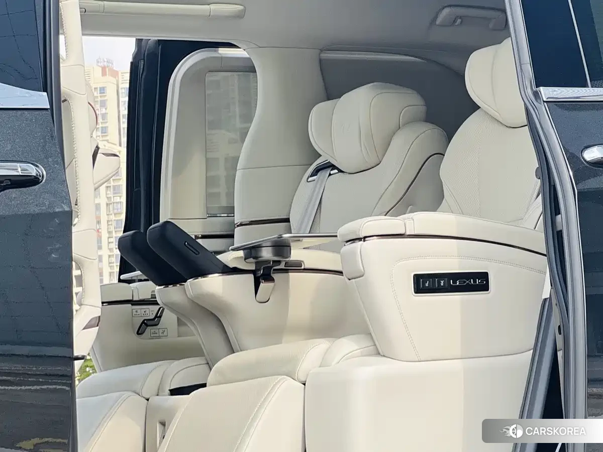 Lexus LM 2025 Черный из Китая, фото 2