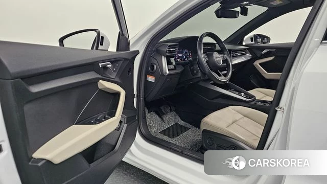 Audi A3 (8Y) 2023 Белый из Кореи, фото 2