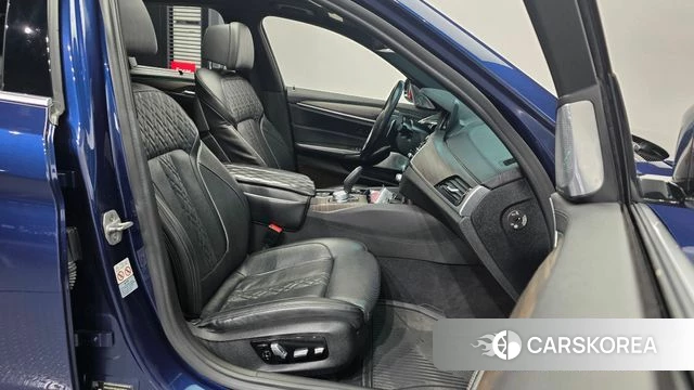 BMW 5 Series (G30) 2018 Синий из Кореи, фото 2