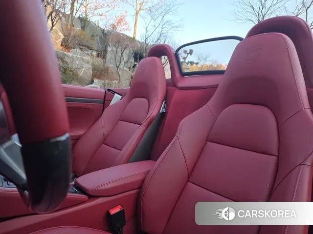 Porsche 718 Boxster 2024 Серебристо-серый из Кореи, фото 2