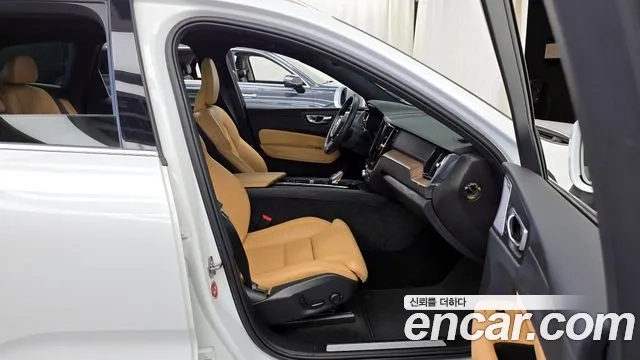 Volvo XC60 second Generation 2021 Белый из Кореи, фото 2