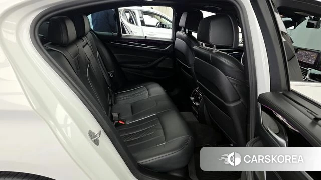 BMW 5 Series (G30) 2020 Белый из Кореи, фото 2