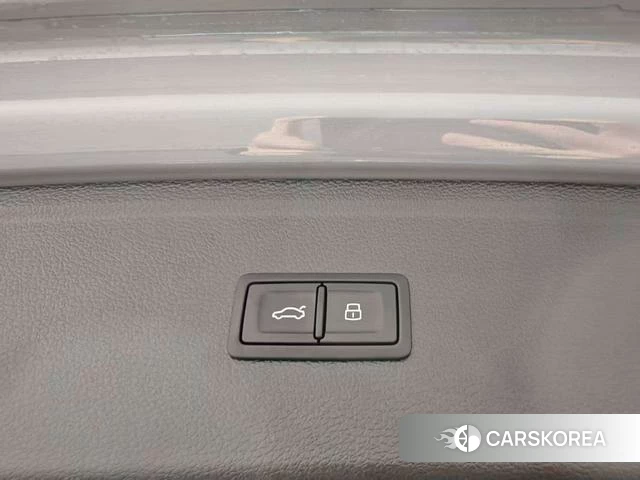 Audi Q5L 2026 Темно-серый из Китая, фото 2