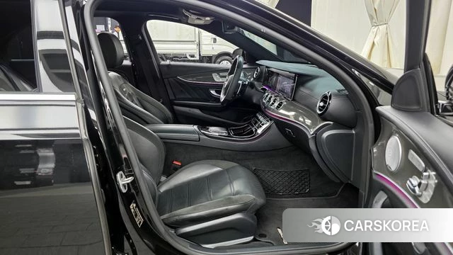 Mercedes-Benz E-Class W213 2021 Черный из Кореи, фото 2