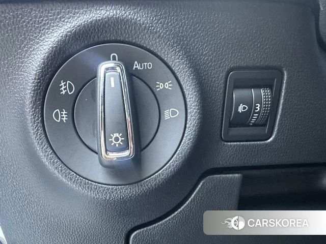 Skoda Krok 2024 Белый из Китая, фото 2