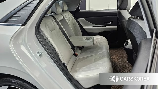 Hyundai Avante Hybrid (CN7) 2021 Серебристо-серый из Кореи, фото 2