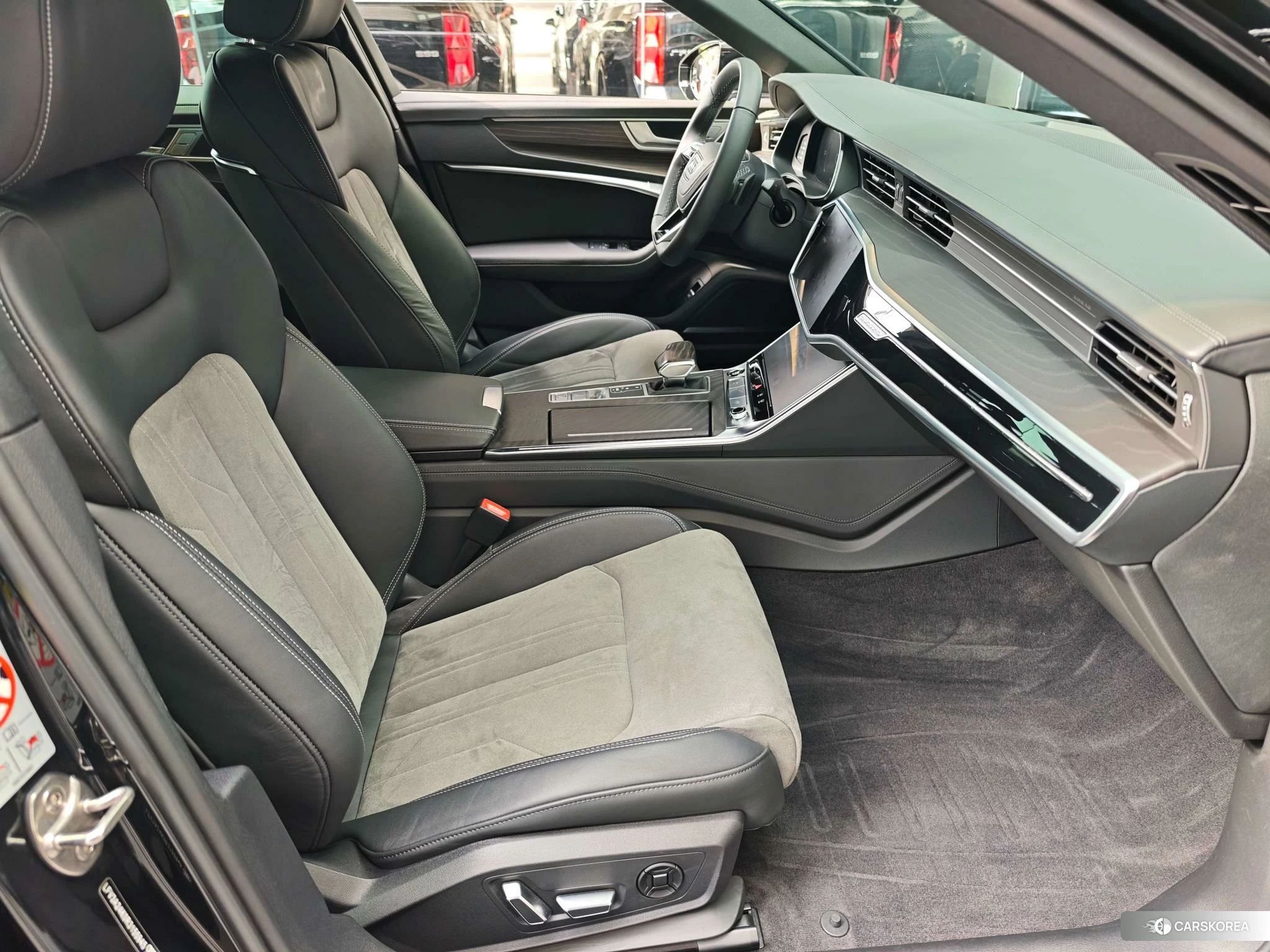 Audi A6L 2023 Черный из Китая, фото 2