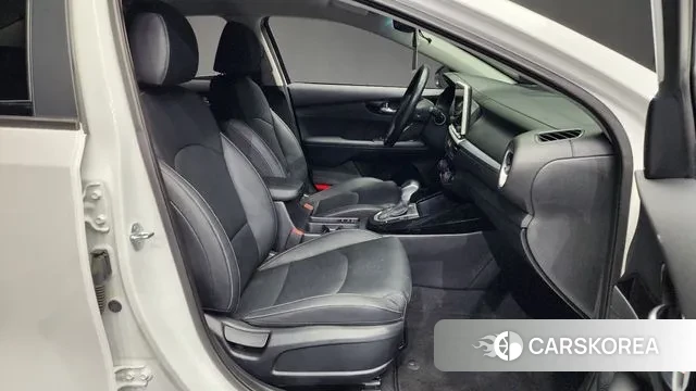 Kia The New K3 2nd generation 2024 Белый из Кореи, фото 2