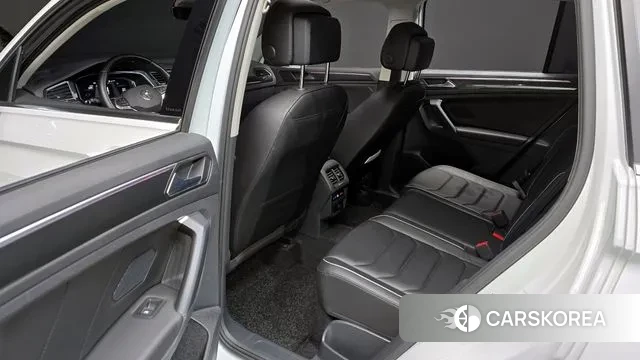 Volkswagen Tiguan second Generation 2022 Белый из Кореи, фото 2