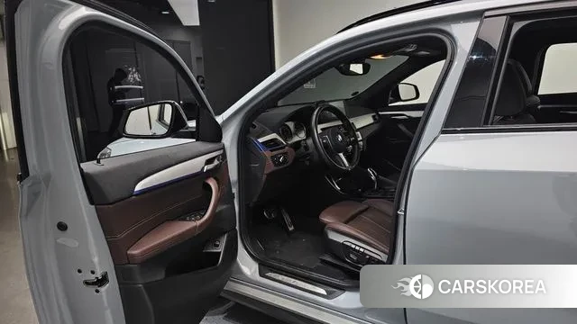 BMW X2 (F39) 2022 Светло-серебряный цвет из Кореи, фото 2