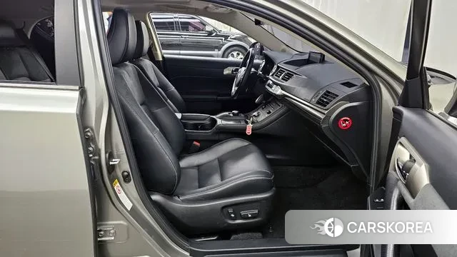 Lexus CT200h 2020 Серебряный из Кореи, фото 2