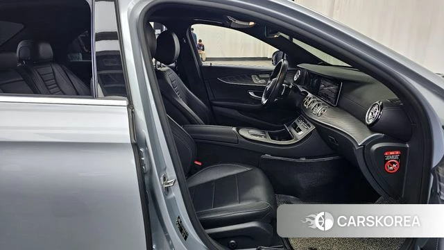 Mercedes-Benz E-Class W213 2021 Серебряный из Кореи, фото 2