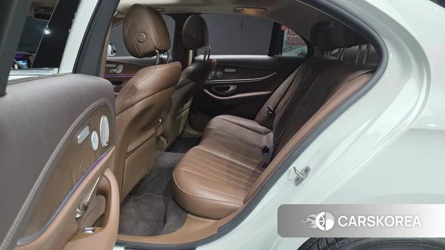 Mercedes-Benz E-Class W213 2019 Белый из Кореи, фото 2