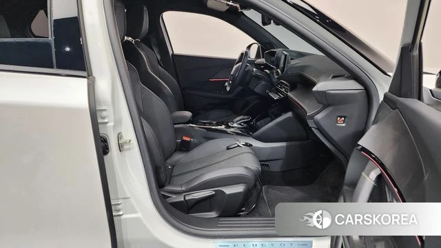 Peugeot e-2008 second generation 2022 Белый из Кореи, фото 2