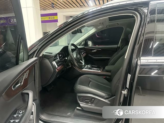 Audi Q7 2024 Черный из Китая, фото 2