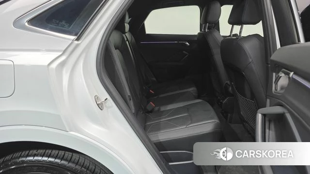 Audi Q3 (F3) 2022 Белый из Кореи, фото 2