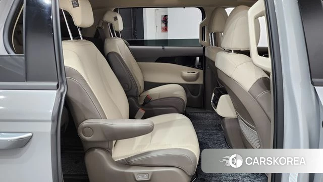 Kia The New Carnival 4th Generation 2025 Серебристо-серый из Кореи, фото 2