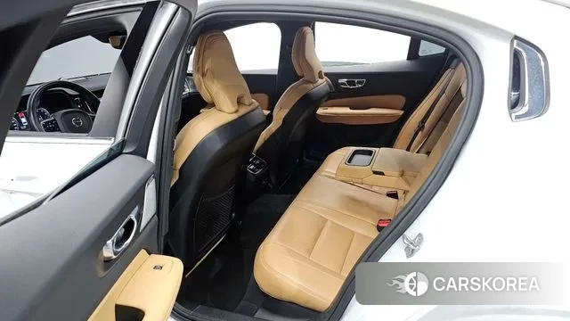 Volvo S60 3rd generation 2021 Белый из Кореи, фото 2