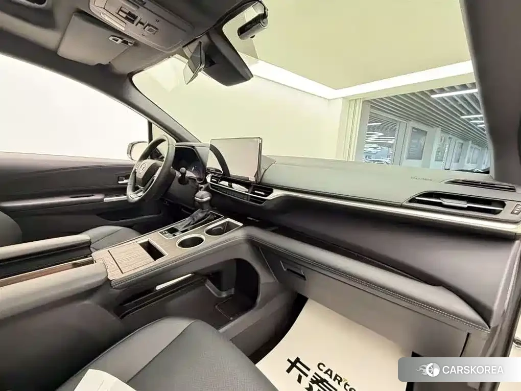 Toyota Granvia 2025 Белый из Китая, фото 2