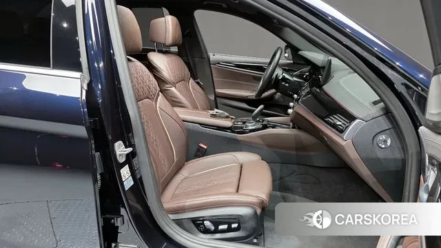 BMW 5 Series (G30) 2022 Черный из Кореи, фото 2