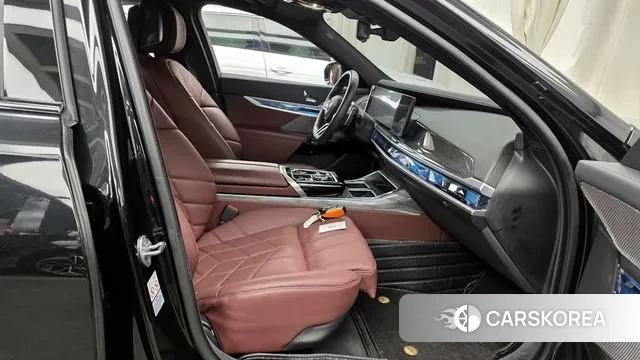 BMW 7 Series (G70) 2024 Черный из Кореи, фото 2