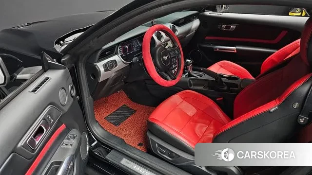 Ford Mustang 2023 Черный из Кореи, фото 2