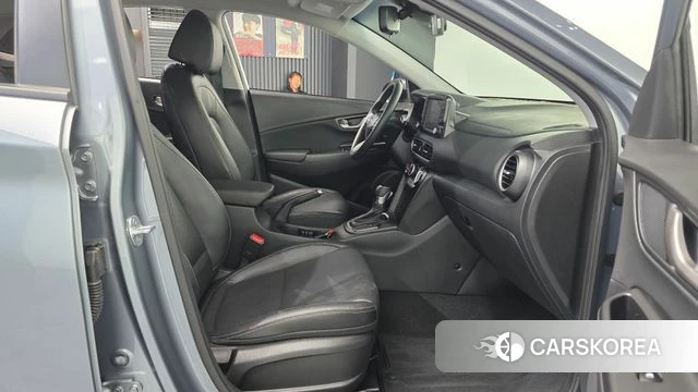 Hyundai Kona 2018 Светло-серебряный цвет из Кореи, фото 2