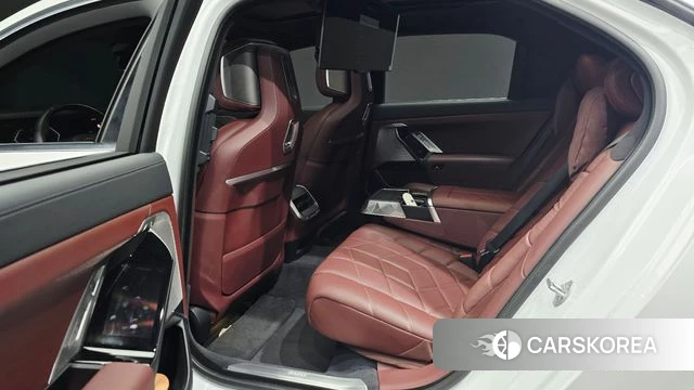 BMW 7 Series (G70) 2022 Белый из Кореи, фото 2