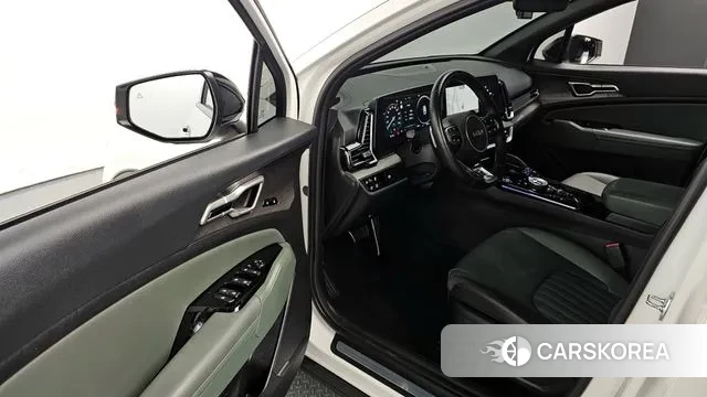 Kia Sportage 5th Generation Hybrid 2023 Белый из Кореи, фото 2