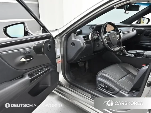 Lexus ES300h 7th generation 2019 Серый из Кореи, фото 2