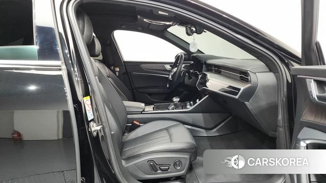 Audi A6 (C8) 2023 Черный из Кореи, фото 2