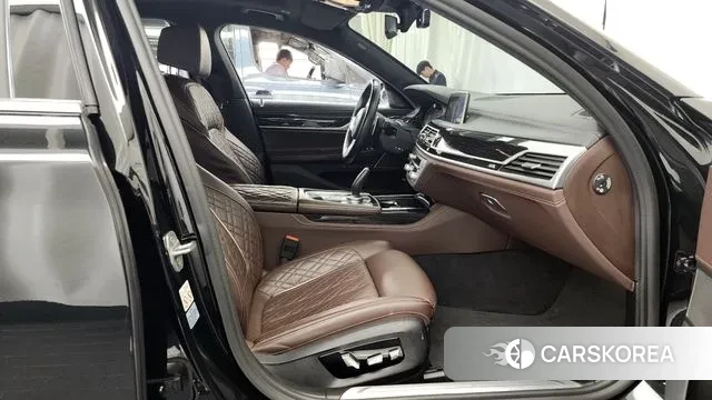BMW 7 Series (G11) 2021 Черный из Кореи, фото 2