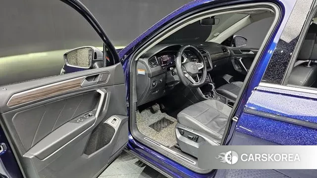 Volkswagen Tiguan Allspace 2023 Синий из Кореи, фото 2