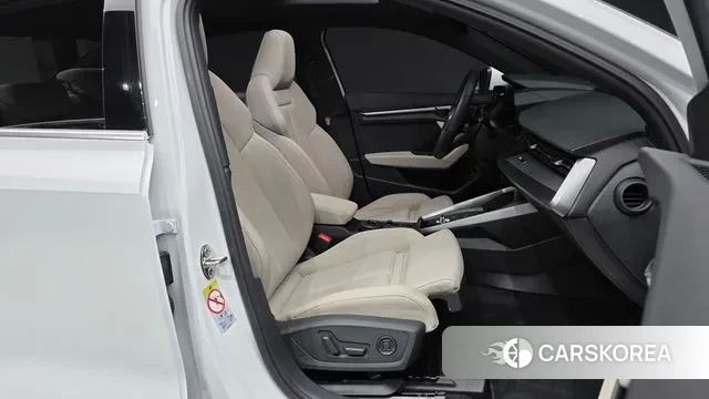 Audi A3 (8Y) 2022 Белый из Кореи, фото 2