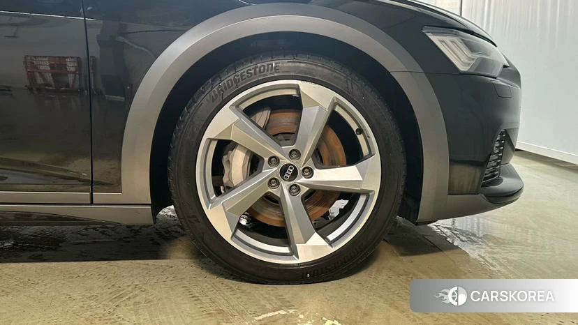 Audi A6 (import) 2020 Черный из Китая, фото 2