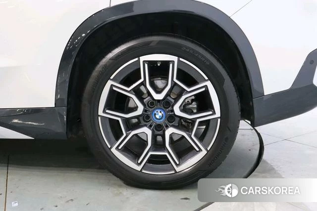 BMW iX1 2024 Белый из Китая, фото 2