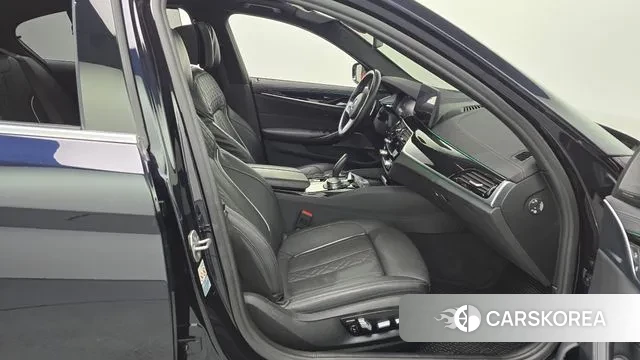 BMW 5 Series (G30) 2021 Черный из Кореи, фото 2