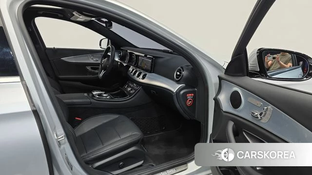 Mercedes-Benz E-Class W213 2019 Серебряный из Кореи, фото 2