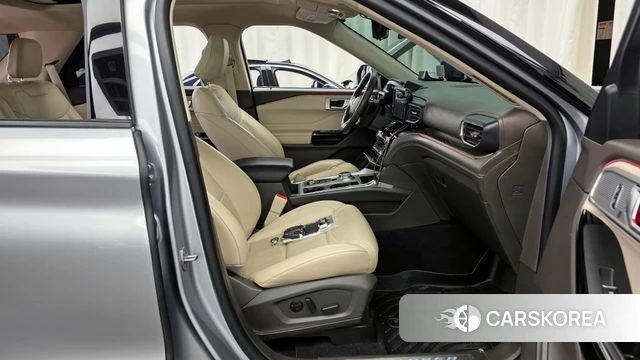 Ford Explorer 6th Generation 2021 Серебристо-серый из Кореи, фото 2