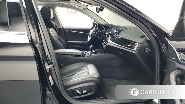 BMW 5 Series (G30) 2018 Черный из Кореи, фото 2