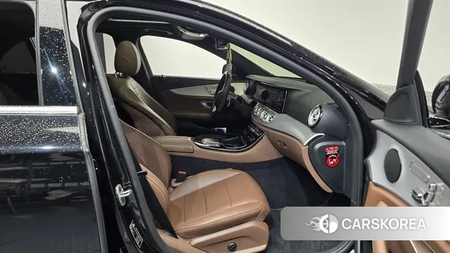 Mercedes-Benz E-Class W213 2021 Черный из Кореи, фото 2