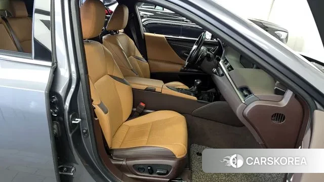 Lexus ES300h 7th generation 2021 Серый из Кореи, фото 2