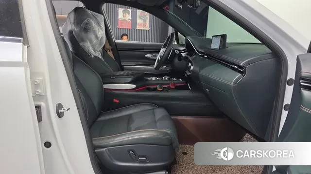 Genesis GV70 2023 Белый из Кореи, фото 2