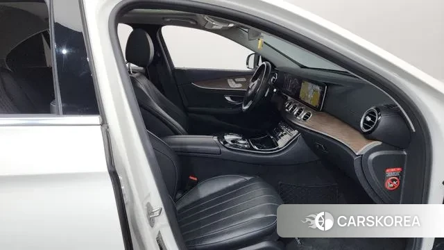 Mercedes-Benz E-Class W213 2018 Белый из Кореи, фото 2