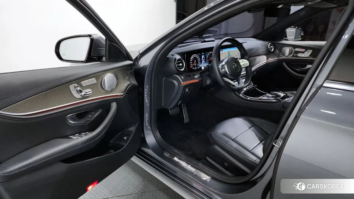 Mercedes-Benz E-Class W213 2019 Серый из Кореи, фото 2