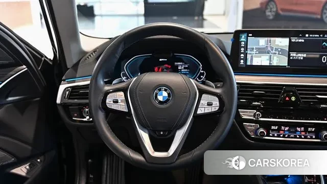 BMW 5 Series (G30) 2023 Черный из Кореи, фото 2