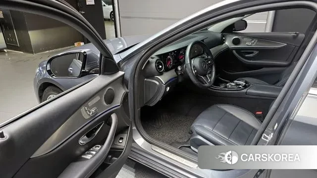 Mercedes-Benz E-Class W213 2019 Серебристо-серый из Кореи, фото 2
