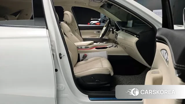 Genesis GV70 2022 Белый из Кореи, фото 2