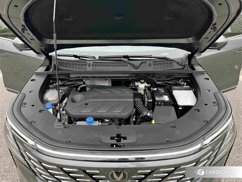 Chang'an Changan CS75PLUS 2025 Silver/gray из Китая, фото 2